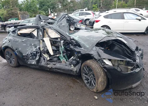 2025 Tesla Model 3 Long Range All-Wheel Drive z USA, uszkodzony, nr VIN 5YJ3E1EB4SF941504